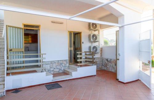 Gaeta House | Lilium casa di lusso Ariana Beach con patio, spiaggia e parcheggio
