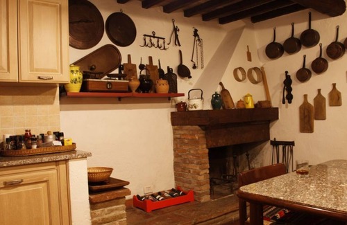 San Gimignano City Centre Villa | Experience Lilium: Scenic Villa with Pool & Spa in Tuscany