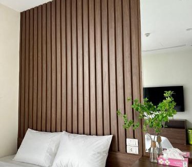 My Đinh Apartment | Tranquil Lakeview Retreat: 3BR with Pool Access