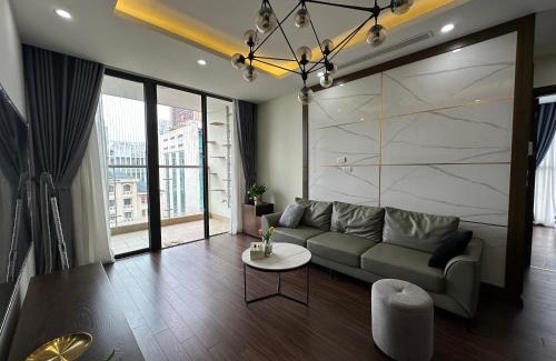 My Đinh Apartment | Tranquil Lakeview Retreat: 3BR with Pool Access