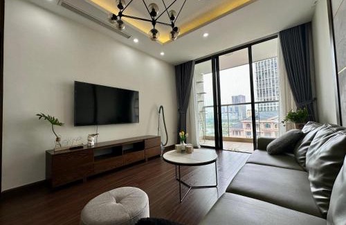 My Đinh Apartment | Tranquil Lakeview Retreat: 3BR with Pool Access