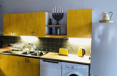Avesta House | Relaxing Liljekonvalj Cottage with River Views & Sauna