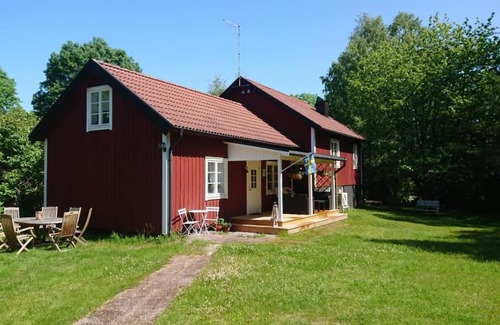 Osthammar House | Escape to LillBoda: Family-Friendly Retreat by the Lake