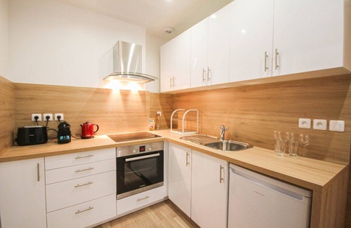 Wazemmes Apartment | Comfortable Lille Centre Apartment with Spa and Family Amenities