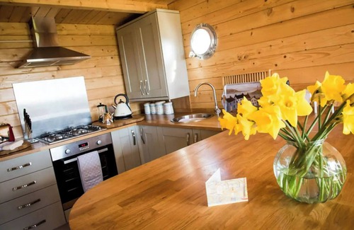 Botallack Cabin | Discover Lillie's Lookout: A Cabin with Ocean Views