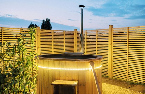 Redmile Cottage | Experience Romance at Lillie's Shepherds Hut with Hot Tub