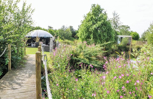 Redmile Cottage | Experience Romance at Lillie's Shepherds Hut with Hot Tub