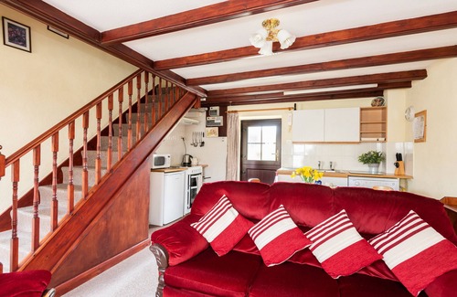 Penryn Cottage | Discover Lilliput in Mabe: Breathtaking Countryside Views