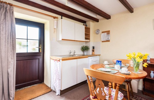 Penryn Cottage | Discover Lilliput in Mabe: Breathtaking Countryside Views