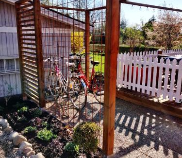 Falkenberg House | Cozy Lillstugan: Central, Beachside Retreat in Tranquil Area