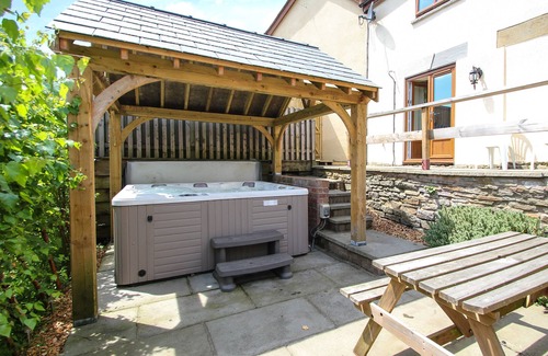 Whitecroft Cottage | Charming Lilly Cottage with Hot Tub in Whitecroft - Rated 10/10