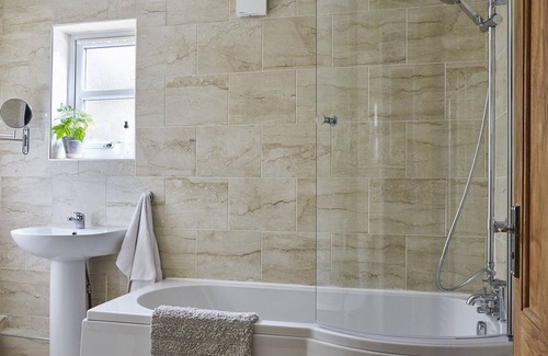 Whitecroft Cottage | Charming Lilly Cottage with Hot Tub in Whitecroft - Rated 10/10