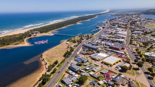 Lakes Entrance House | Discover Pet-Friendly Comfort at Lilly G Hotel