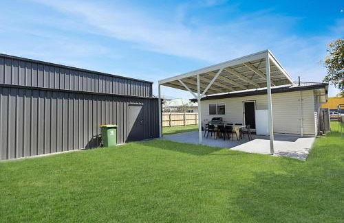 Lakes Entrance House | Discover Pet-Friendly Comfort at Lilly G Hotel