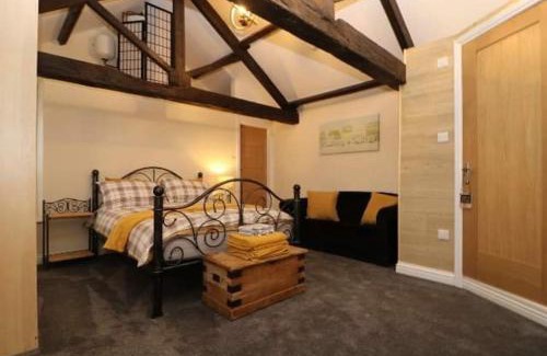 Knaresborough Apartment | Inviting Lilly Pad: 4-Star Hotel with Breakfast Included