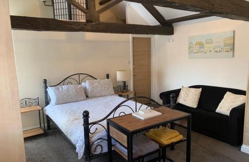 Knaresborough Apartment | Inviting Lilly Pad: 4-Star Hotel with Breakfast Included