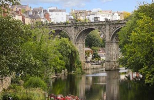 Knaresborough Apartment | Inviting Lilly Pad: 4-Star Hotel with Breakfast Included