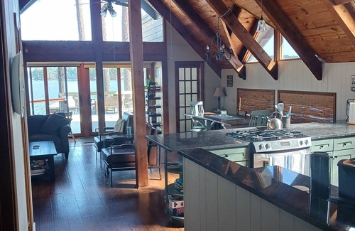 Lone Star House | Experience Lilly's Pad at Lone Star Lake - Rated 10/10!