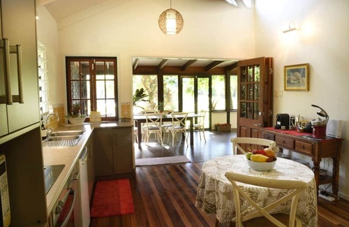 Mission Beach House | Tranquility Rainforest: Guest Rated 10/10 with Spa & Pool