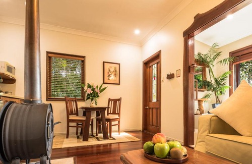 Balmoral Ridge Bed & Breakfast | Indulgent Lillypilly's Cottages & Day Spa with Hot Tub