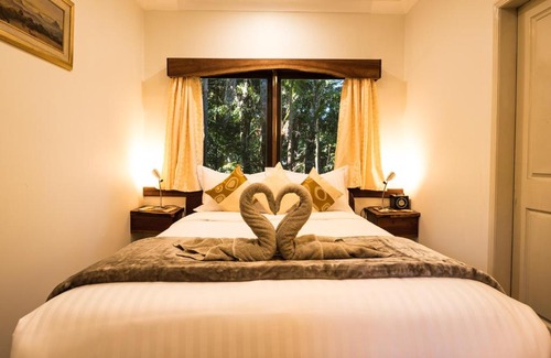 Balmoral Ridge Bed & Breakfast | Indulgent Lillypilly's Cottages & Day Spa with Hot Tub