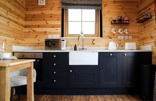 St Harmon Cabin | Experience Lily: A Cozy Shepherd's Hut with Hot Tub