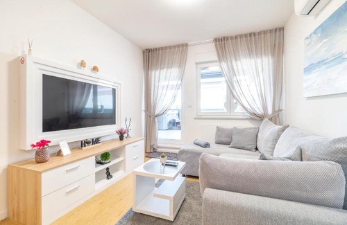 Zagreb Apartment | Experience LILY Apartment with Jacuzzi & Spa Amenities