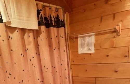 Blairsville Cabin | Lily At Blairsville 2 Bedroom Cabin by Redawning