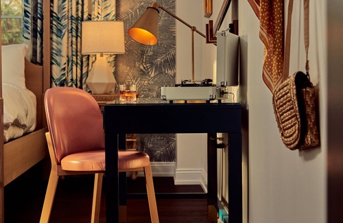 Old East Hill Hotel | Discover Lily Hall: A 4-Star Boutique Hotel Experience