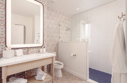 Old East Hill Hotel | Discover Lily Hall: A 4-Star Boutique Hotel Experience