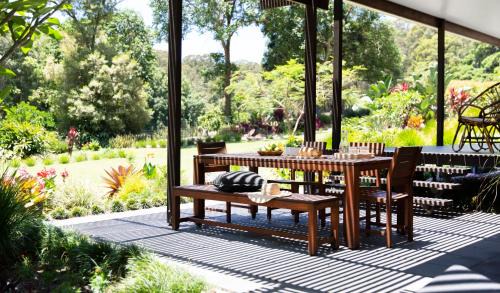 Skinners Shoot Villa | Oceanfront Bliss at Lily Pad, Byron Bay - Guest Rated 9.8
