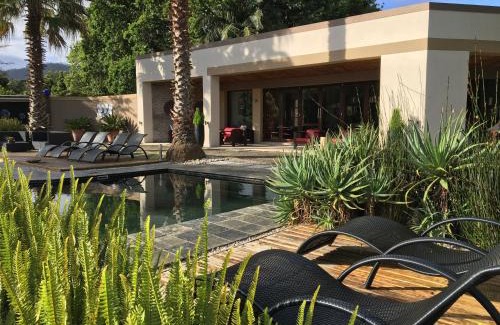 Die Barakke House | Relax at Lily Pond Country Lodge: 4-Star Guest Favorite