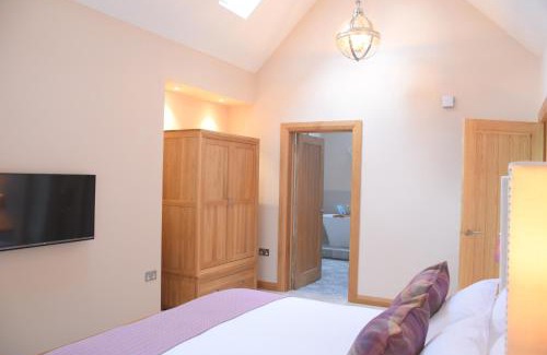 Broadway Apartment | Discover the Elegance of Lily Rose Cottage - Rated 9.7/10