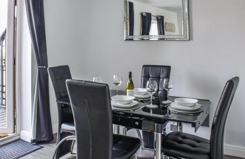 Wroxham House | Pet-Friendly Retreat at Lilys Cottage - Rated 9/10 by Guests