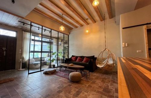 Zhushan Apartment | Family-Friendly Getaway at Lily's House - Rated 9/10