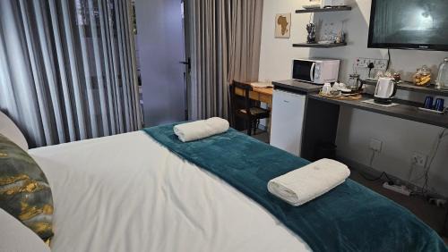 Robertson Apartment | Enjoy Breakfast at Lily's Rest, Silwerstrand Village Retreat