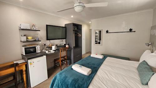 Robertson Apartment | Enjoy Breakfast at Lily's Rest, Silwerstrand Village Retreat