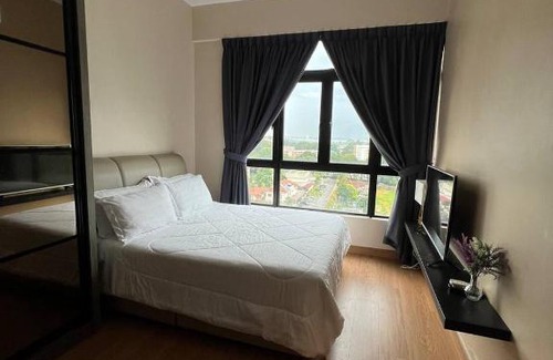 Central District Apartment | Elegant Lily Suite with City & Sea Views Near Pool