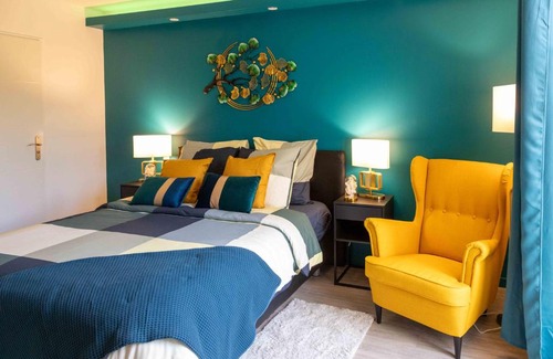 Saint-Pierre-du-Perray Apartment | Guest Rated 9.6: LILYA HOUSE with Breakfast & Family-Friendly