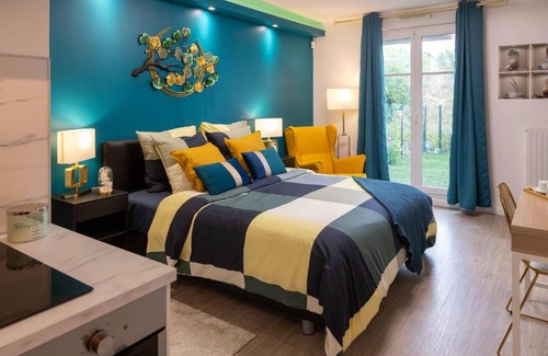 Saint-Pierre-du-Perray Apartment | Guest Rated 9.6: LILYA HOUSE with Breakfast & Family-Friendly
