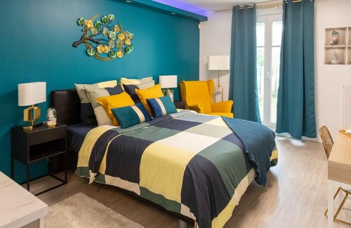 Saint-Pierre-du-Perray Apartment | Guest Rated 9.6: LILYA HOUSE with Breakfast & Family-Friendly