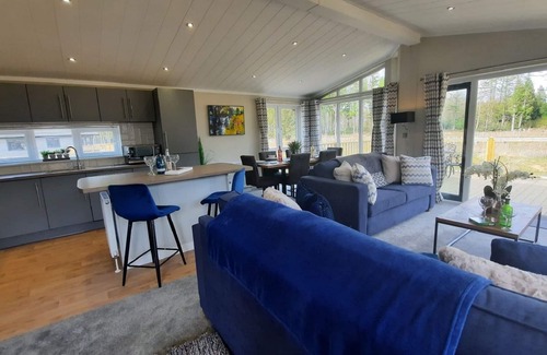 Ryther Apartment | Experience Lilypad Lodge: Top-Rated Getaway with Spa & Hot Tub