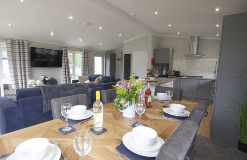 Ryther Apartment | Experience Lilypad Lodge: Top-Rated Getaway with Spa & Hot Tub