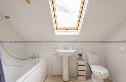 Etchinghill Apartment | Lilywood - a holiday let by Bloom Stays that sleeps 12 guests in 4 bedrooms