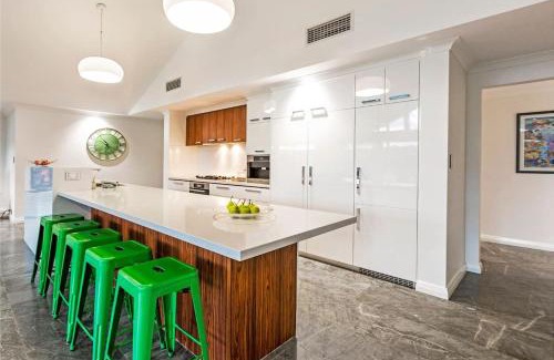 Yallingup House | Lilywood - Minutes from Wineries and Yallingup Beach