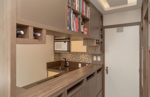 Cidade Baixa Apartment | Experience Lima e Silva: Cozy Apartment with Spa & Kitchen