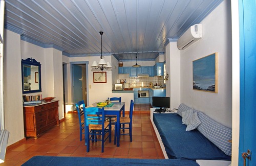 Isomata Cottage | Cozy Limani Cottage with Ocean View in Steni Vala