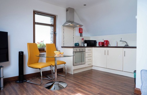 Limavady Apartment | Top-Rated Cherry Tree Apartment with Kitchen & Pet-Friendly