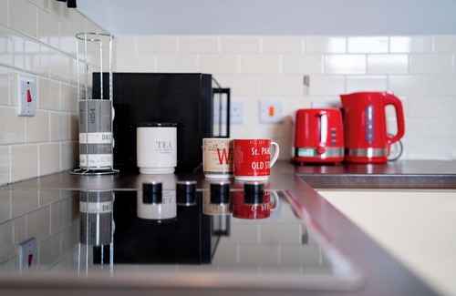 Limavady Apartment | Top-Rated Cherry Tree Apartment with Kitchen & Pet-Friendly