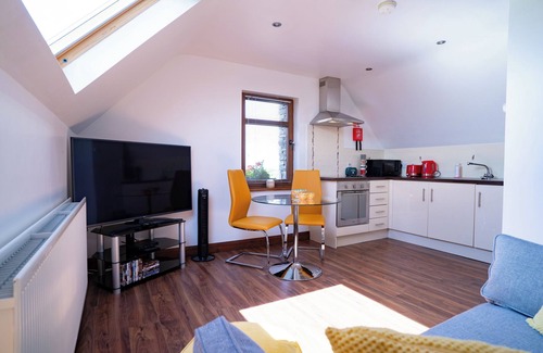 Limavady Apartment | Top-Rated Cherry Tree Apartment with Kitchen & Pet-Friendly